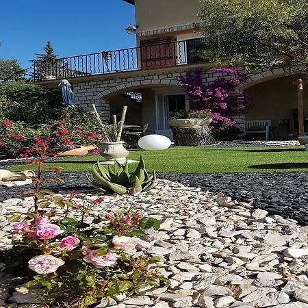 Les Du Mas Des Cigales Holiday home *