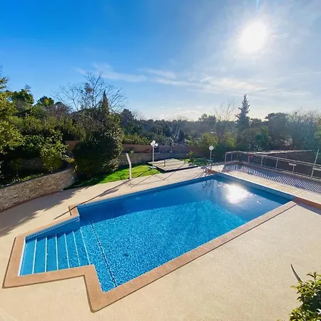 Holiday home Les Du Mas Des Cigales *