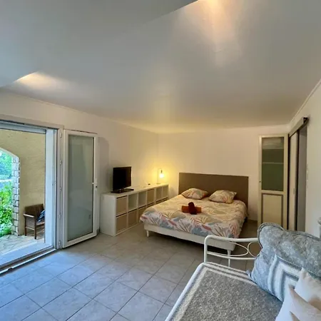 Les Du Mas Des Cigales Holiday home *